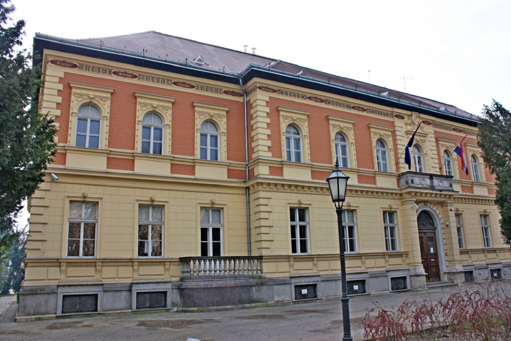 Trg Josipa Jurja Strossmayera 14, knjižnica HAZU, u prošlosti Lučbeni (kemijski) zavod